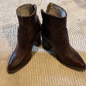 NWOT Freebird by Steven Dark Brown Ankle Booties